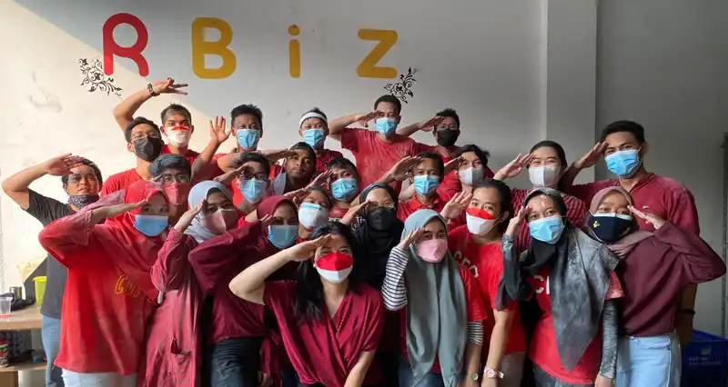 RBiz about us banner